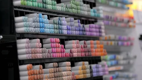 Showcase with multi-colored markers in an art store Stockbeeldmateriaal 169866497