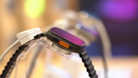 Showcasing Innovative Smartwatch Technology: A Close Look at Exciting Features 스톡 동영상 332653131