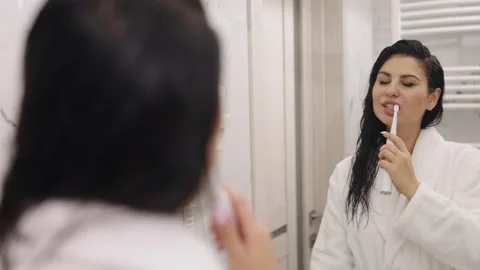 Shower Routine, Teeth Cleaning, Bathrobe Dressing 库存影片 248967945
