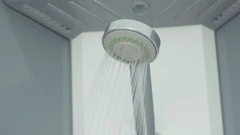 The shower stops working. The water stops flowing Vídeos de archivo 160888489