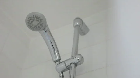 Shower turning on and off 库存影片 369938