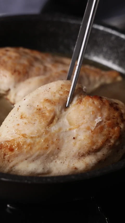 Showing Cooked Chicken Breast To Camera Vertical Front View Close Up Видео 336205329
