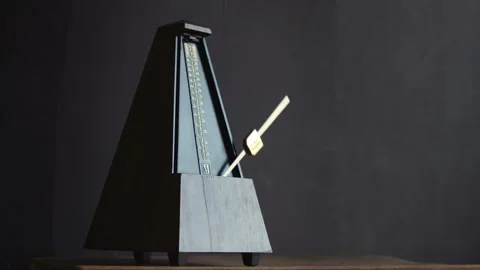 Showing rhythmic motion of a traditional metronome pendulum swinging 스톡 동영상 278239152