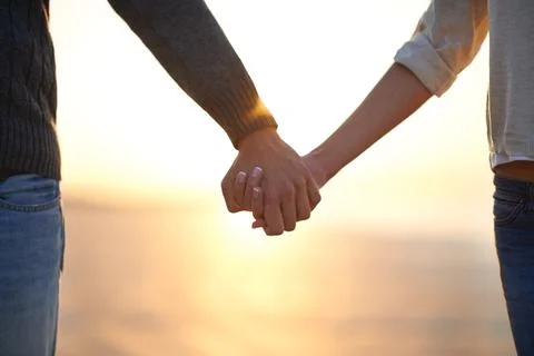 Showing their commitment to the relationship. Cropped whot of a young couple 库存照片