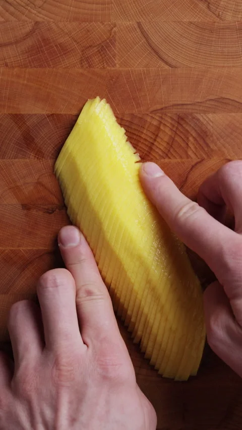 Showing Thinly Sliced Fresh Mango Vertical Close Up Top View 스톡 동영상 335081907
