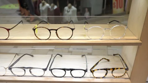 A Showroom Of Glasses Vídeos de archivo 122700502