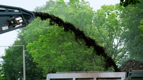 The shredder transporting to the dump truck the old asphalt from the destroyed Видео 309595679