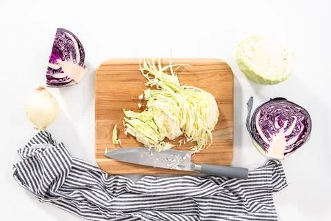 Shredding cabbage Fotos de archivo