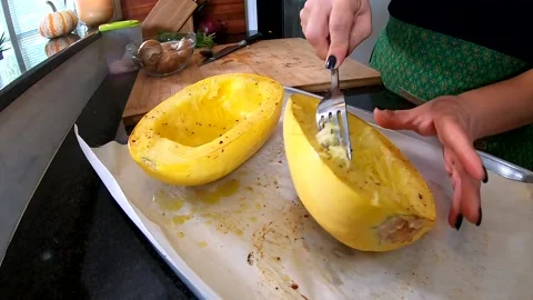 Shredding Video stock 143006983