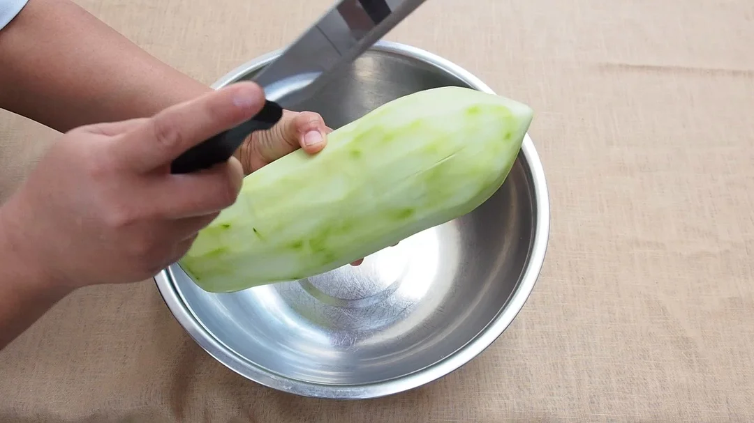 Shredding Green Papaya Traditionally by Knife, Slicing Step Stock Footage -  Video of organic, green: 109377660