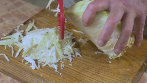 Shreds cabbage close up hd 動画素材 80101948