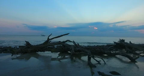 Shrimp Boat at Dawn Stockbeeldmateriaal 106903096