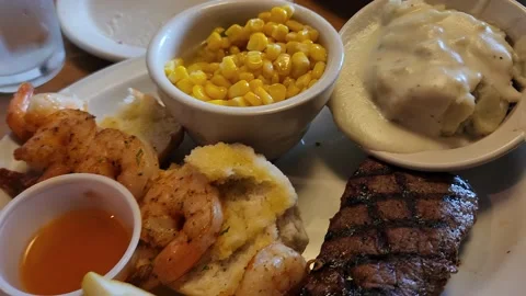 Shrimp Bread Steak Corn and Mashed Potatoes Restaurant Texas Roadhouse 스톡 동영상 219422593