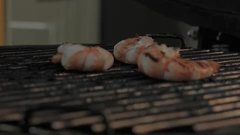 Shrimp grilling on the barbecue Vídeos de archivo 279320502