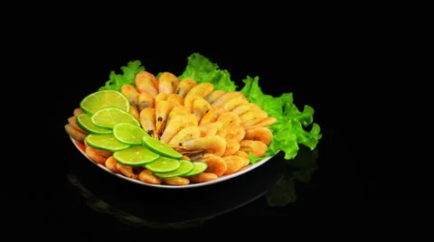 Shrimp rotate on a plate Video stock 39842330
