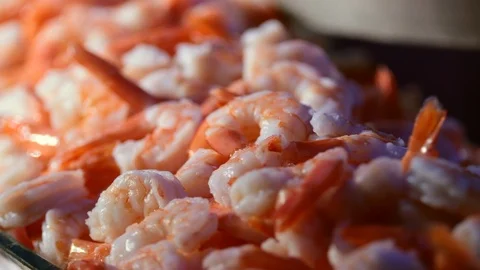 Shrimp in serving dish close up 動画素材 91106691