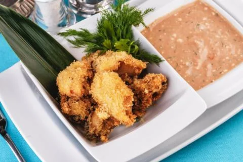  Shrimps, cleaned without shell, fried in batter, beer snack with creamy mustard Foto stock