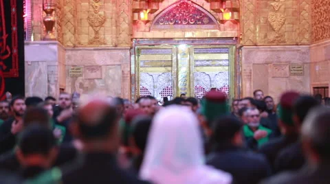 Shrine's servants mourning for Imam Hussein in front of his tomb, Karbala 784 Video stock 45164252