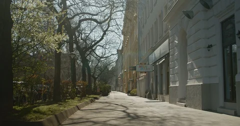 Shutdown in Vienna, Austria - tracking shot of empty residential street Vídeo Stock 128688555