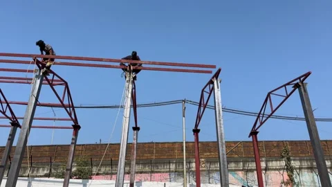Shuttering on top of building Vídeo Stock 324518058