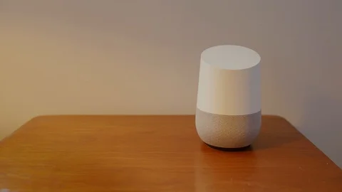 Shutting Off Light with Google Home Smart Speaker Vídeo Stock 99734658