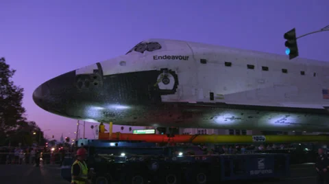 Shuttle Endeavor crosses through intersection on Los Angeles streets HD Stock Footage 39497476