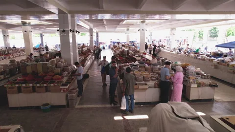 Siab bazaar, largest open market in Samarkand. Traditional Uzbek food and spices Stock Footage 255436547