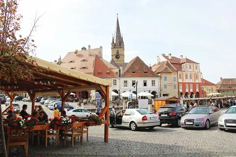 Sibiu, Romania - September 29 2019: Lively Sibiu Old Town with Restaurant a.. Foto stock