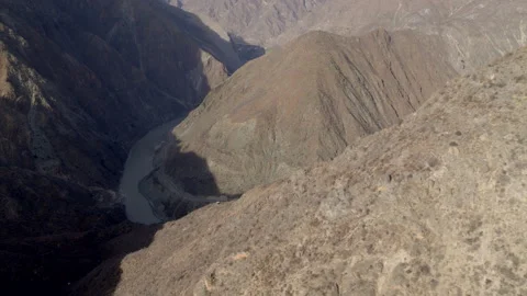 Sichuan Mountains track from risge to reveal sichuan gorge Video stock 255298533