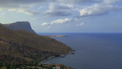 Sicilian Riserva dello Zingaro nature reserve and cove, aerial panning Vídeo Stock 278964653