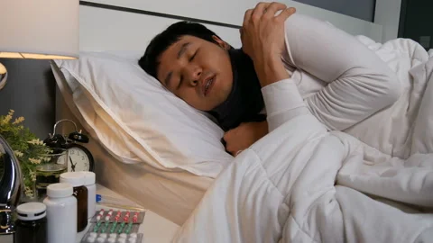 Sick man feeling cold in a bed., 4k video Video stock 130731678