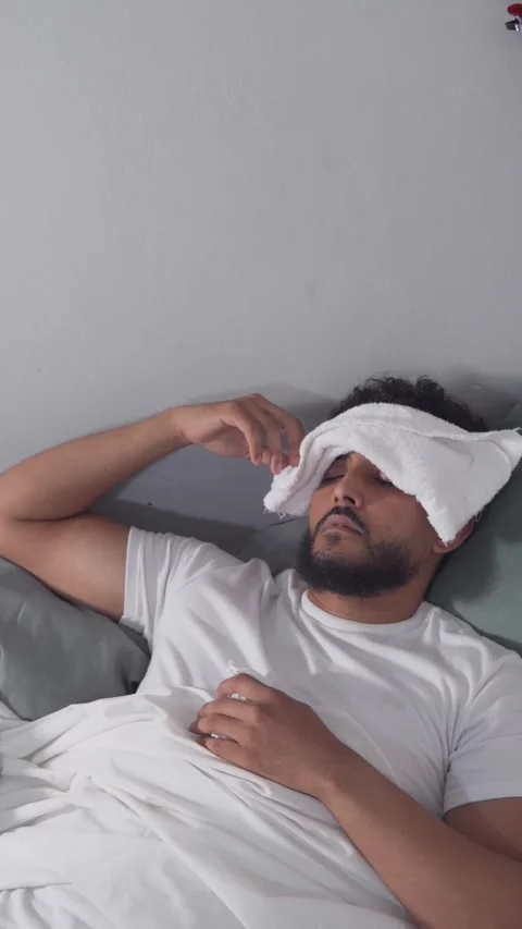 Sick man lying in bed with high fever Vídeo Stock 329124615