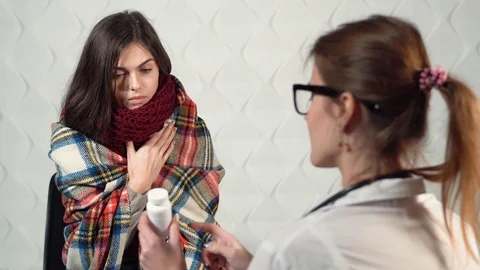 Sick Patient Visits Doctor Видео 85906853