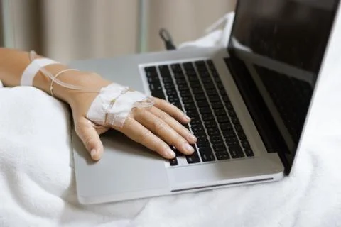 Sick people are using the notebook in hospital for paying insurance on intern Foto stock