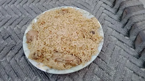 Side Angle View of Flavorful Biryani Served on a Plate Vídeos de archivo 346983452