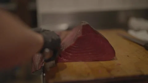 Side close-up of chef cutting slice of meat Видео 336374505