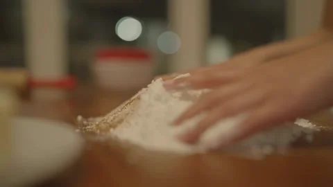 Side close-up of hands starting to knead flour Vídeos de archivo 336374672