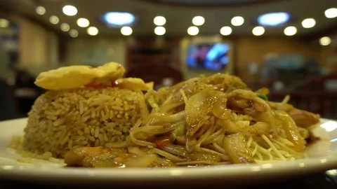 Side closeup of a combined plate of chaufa rice, noodles, chicken, vegetables Stock Footage 160378593