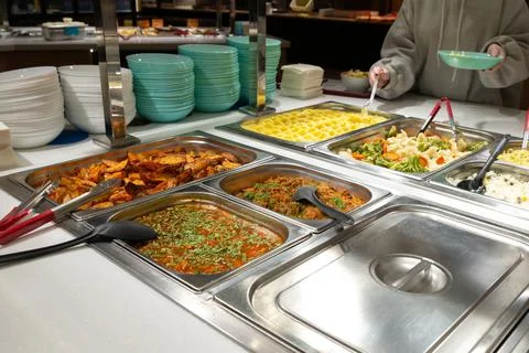 Side dishes on the serving line, self-service restaurant. steamed vegetables Foto stock