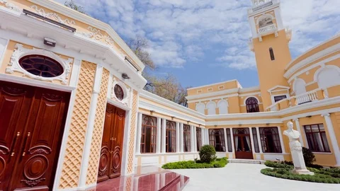 Side doors to the Philharmonic Hall facing Istiglaliyyat street. Baku city 库存影片 84809086