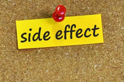 Side effect  word on notes paper with cork background Foto stock
