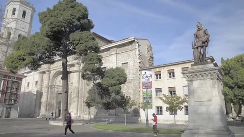 Side facade of the cathedral and statue of Miguel de Cervantes 스톡 동영상 73950384
