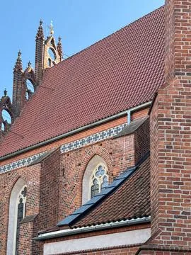 Side facade of medieval gothic brick church with roof Stock-Fotos