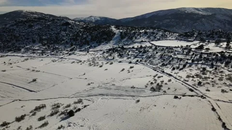 Side flight over snow with parallax effect 2 스톡 동영상 147029037