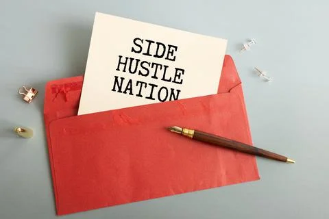 Side hustle text on notepad with spring. near glasses. Foto stock