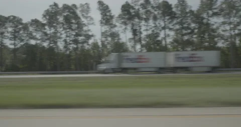 Side left driving plate - Highway 95 at South Carolina Welcome Center, Dillon 스톡 동영상 285054150
