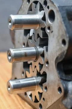 Side profile view of interlocking steel gears and drive shafts inside an in.. Stock Photos