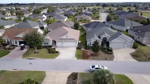 Side to Side of Drone over Florida Suburbs 库存影片 111271631
