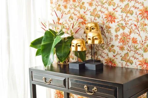 Side table with flowers and interior decoration Stock-Fotos