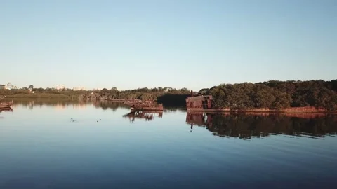 Side tracking drone shot of shipwreck ss ayrfield parramatta river 스톡 동영상 131830610
